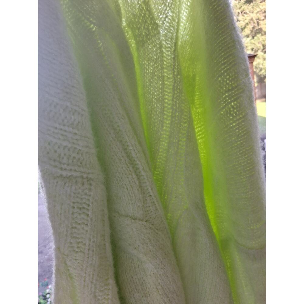 American Eagle Whoa So Soft Cable Knit Sweater in Lime (Neon) Size LG NEW NWT - Picture 12 of 13